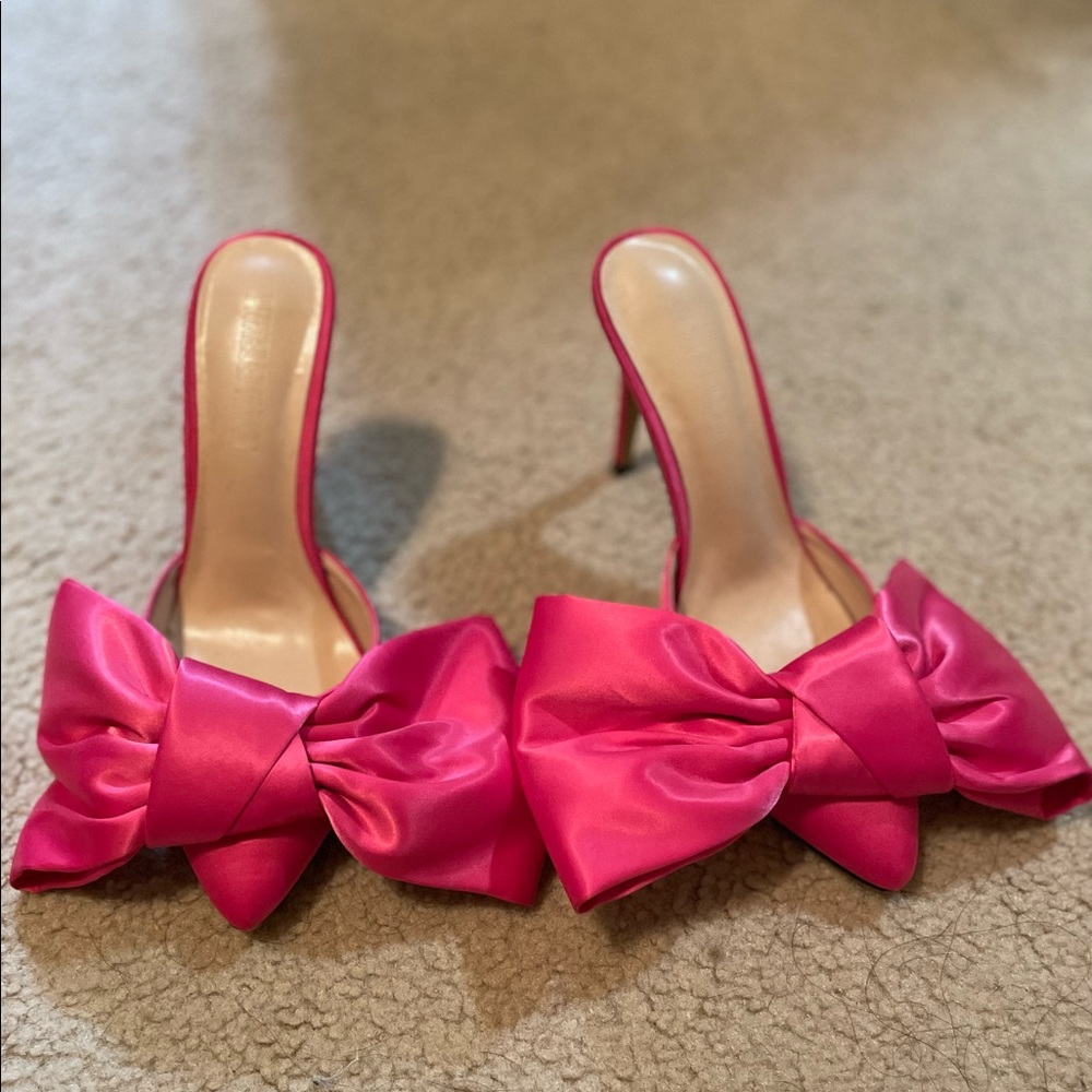 Pink Elephant Bow Heels